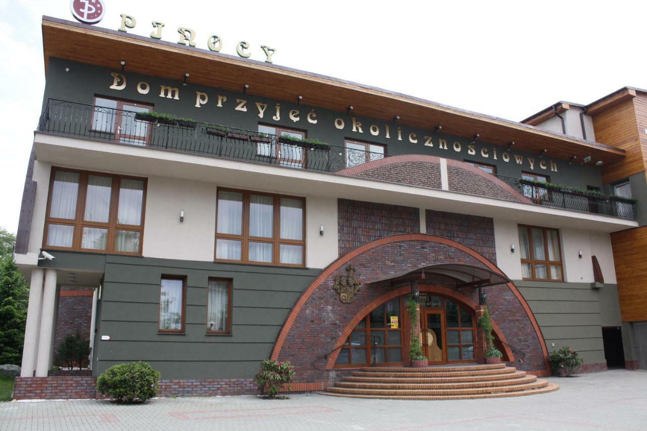 Hotel Pinocy Ledziny Eksteriør bilde